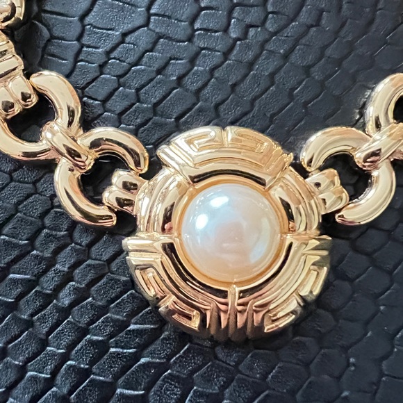 Givenchy gold pearl necklace - Picture 2 of 6